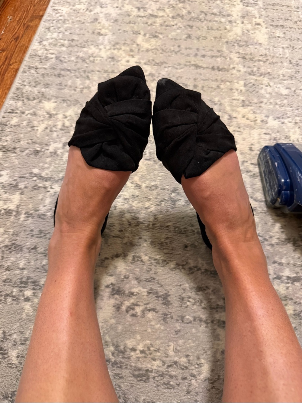 BC SIZE 8 Women's Black Knotted Front Flat Slides